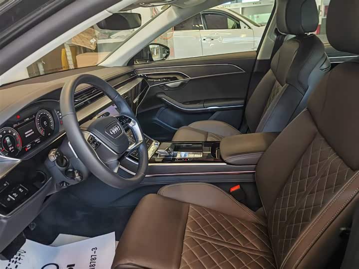 Фото 7 - Audi A8