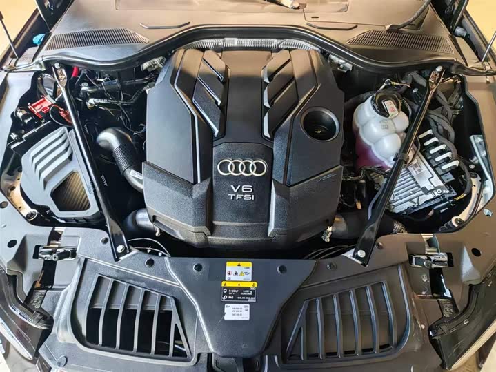 Фото 9 - Audi A8