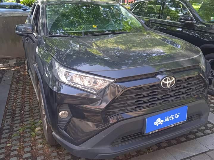 Фото 1 - Toyota RAV4