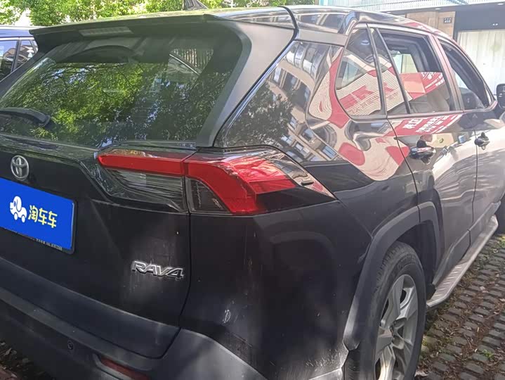 Фото 3 - Toyota RAV4