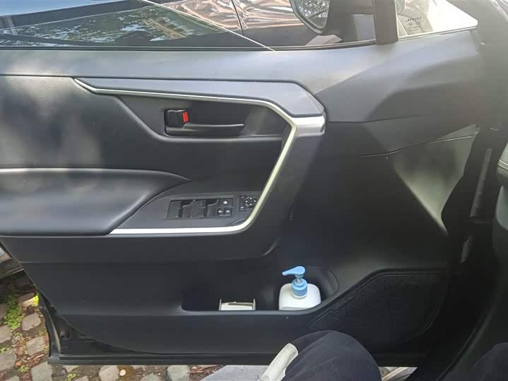 Фото 7 - Toyota RAV4