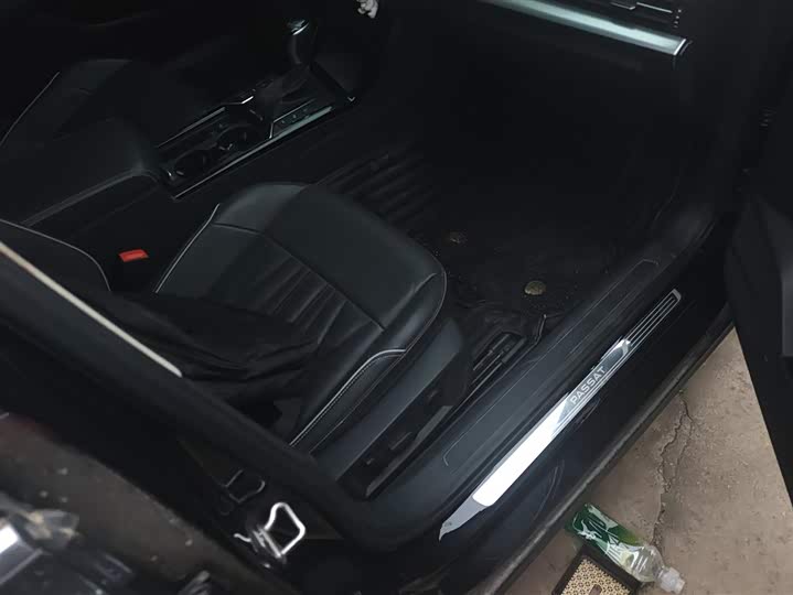 Фото 8 - Volkswagen Passat Hybrid