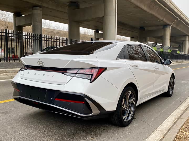 Фото 5 - Hyundai Elantra N line