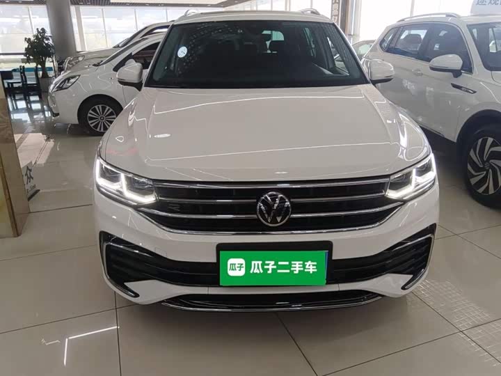 Фото 3 - Volkswagen Tiguan L Pro