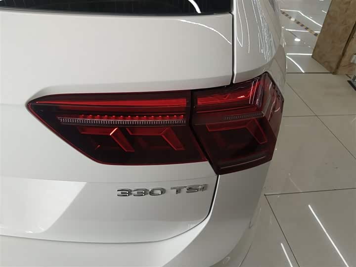 Фото 8 - Volkswagen Tiguan L Pro