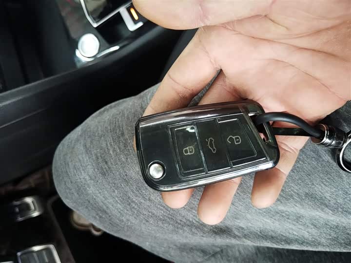 Фото 9 - Volkswagen Tiguan L Pro