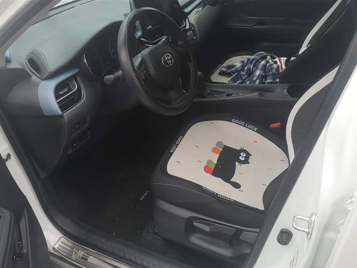 Фото 9 - Toyota Izoa