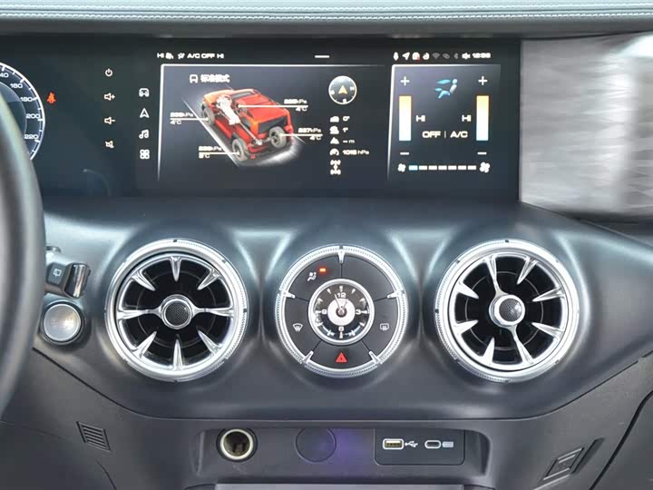 Фото 7 - Tank 300