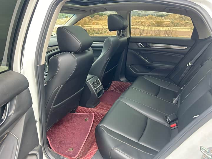 Фото 6 - Honda Accord