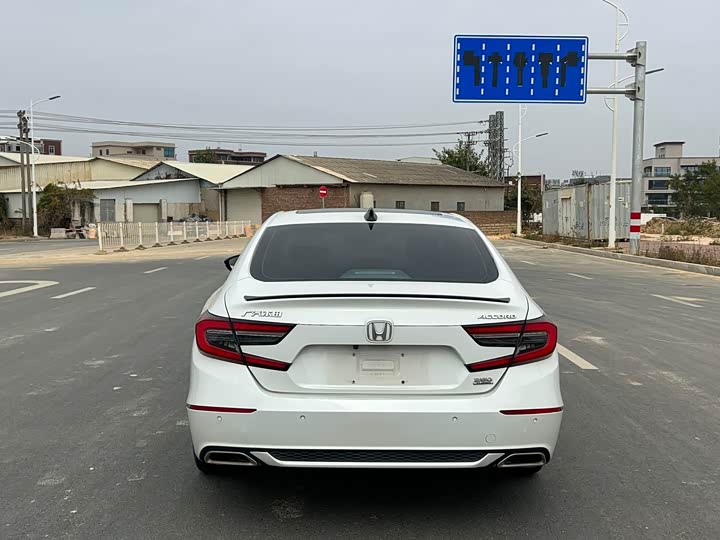 Фото 8 - Honda Accord