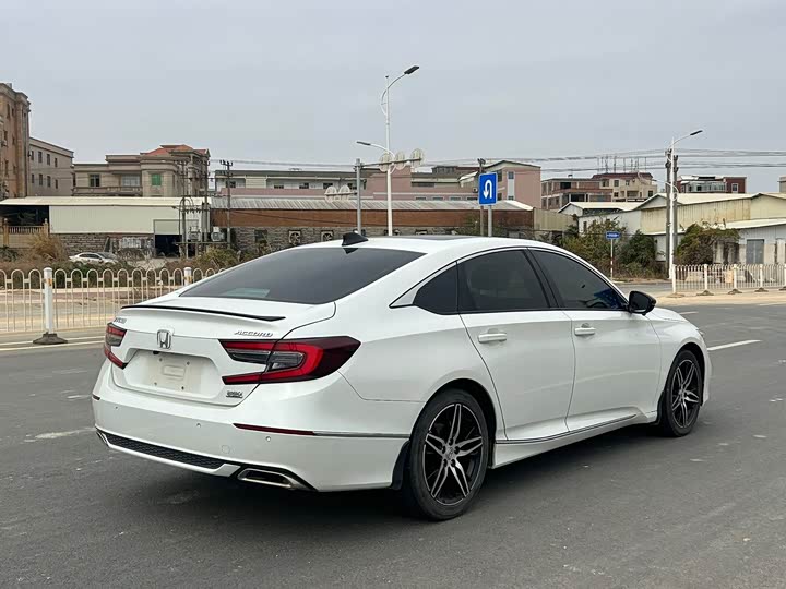 Фото 9 - Honda Accord