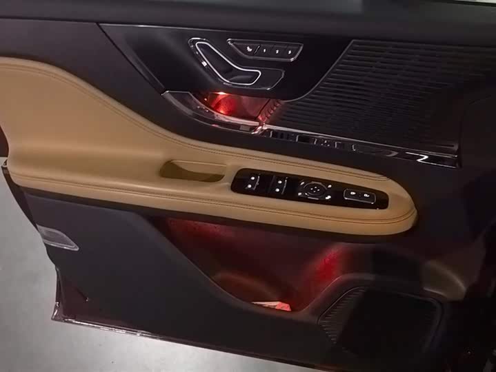 Фото 7 - Lincoln Corsair