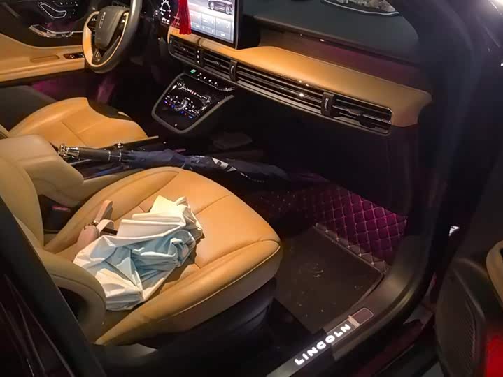 Фото 8 - Lincoln Corsair