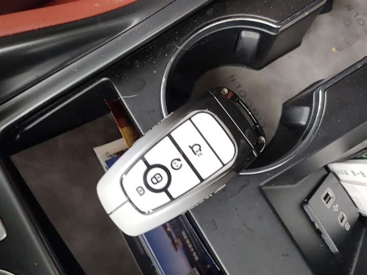 Фото 9 - Lincoln Nautilus