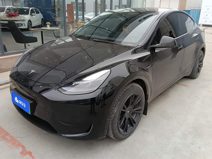Фото 1 - Tesla Model Y