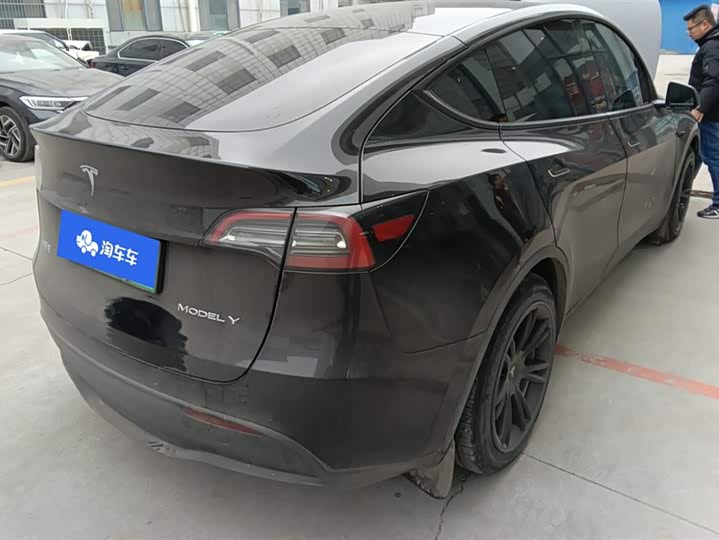 Фото 3 - Tesla Model Y
