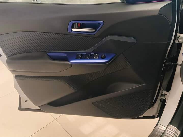 Фото 7 - Toyota Izoa