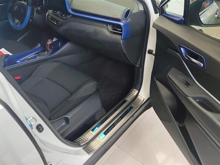 Фото 8 - Toyota Izoa