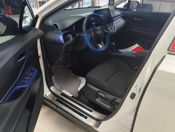 Фото 9 - Toyota Izoa