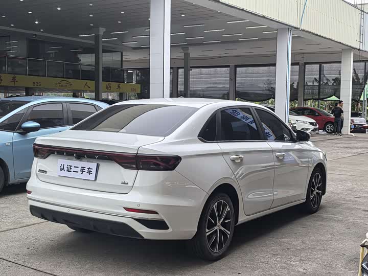 Фото 5 - Geely Emgrand