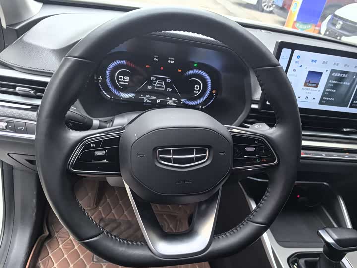 Фото 8 - Geely Emgrand