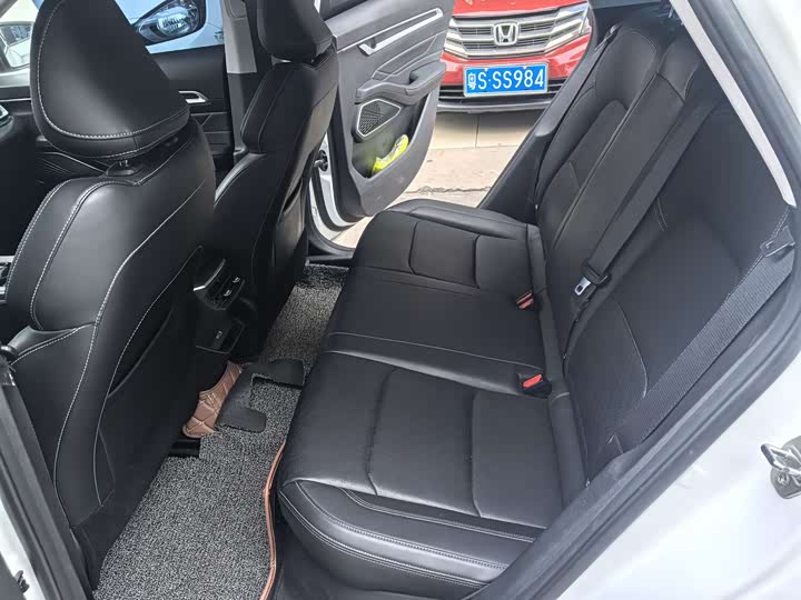 Фото 9 - Geely Emgrand