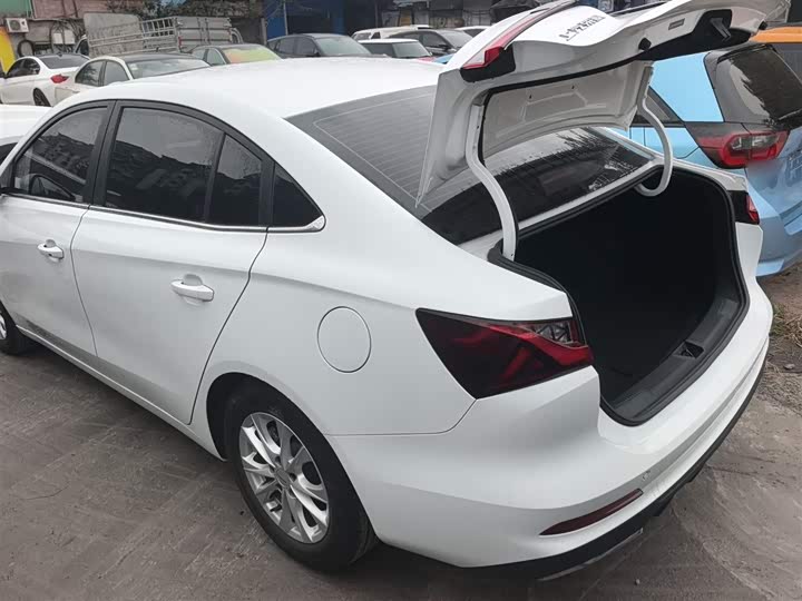 Фото 5 - Roewe i5