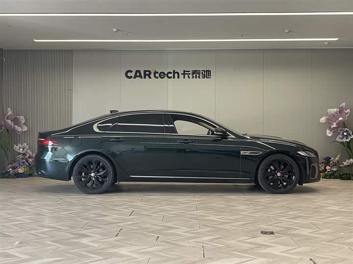 Фото 4 - Jaguar XF L