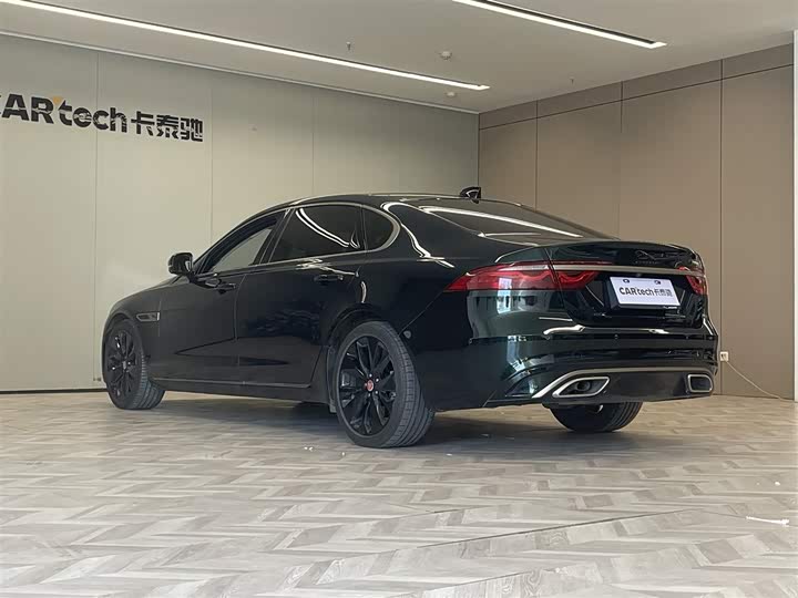 Фото 7 - Jaguar XF L