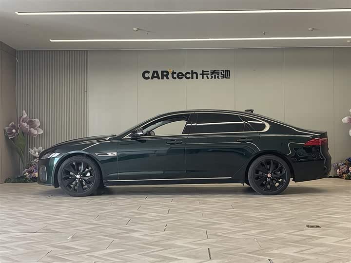 Фото 8 - Jaguar XF L