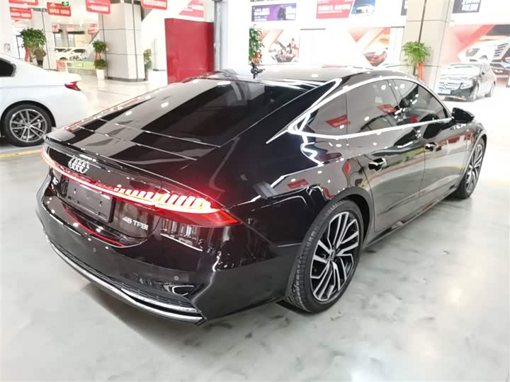 Фото 7 - Audi A7