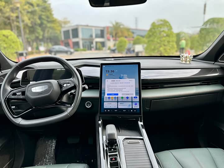 Фото 9 - Geely Atlas