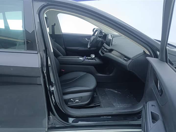 Фото 8 - Hongqi E-QM5