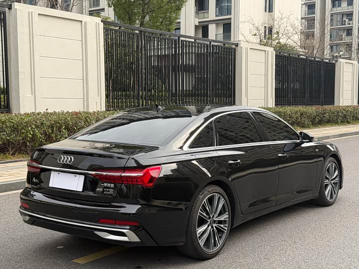 Фото 4 - Audi A6L