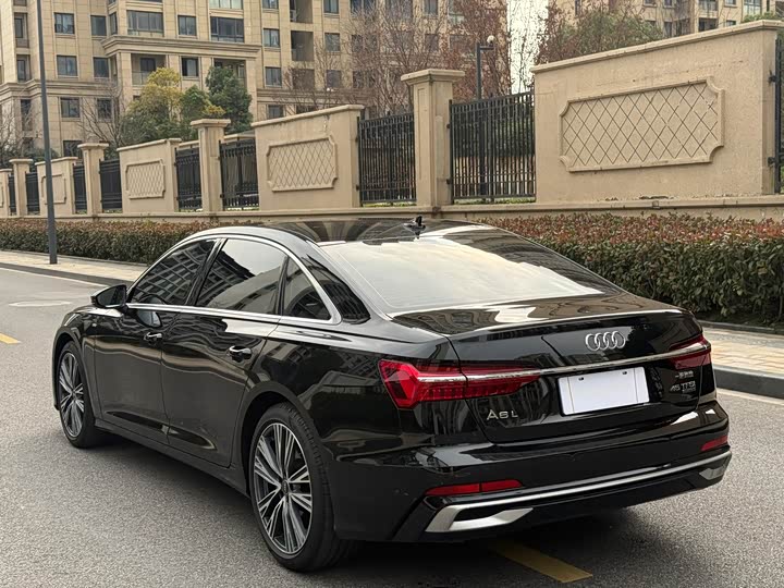 Фото 6 - Audi A6L