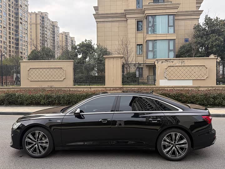 Фото 7 - Audi A6L