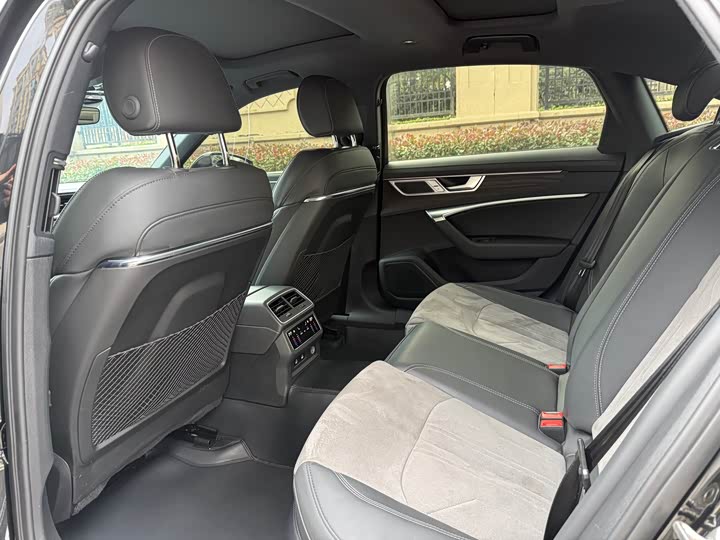 Фото 9 - Audi A6L