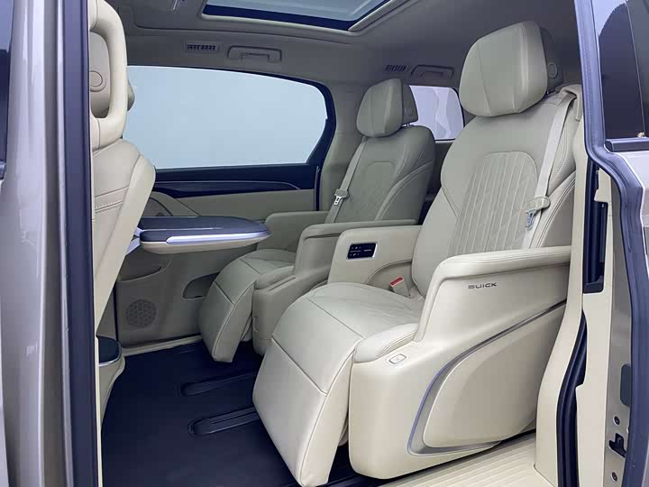 Фото 9 - Buick GL8 ES