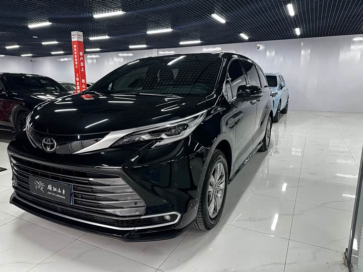 Фото 1 - Toyota Sienna