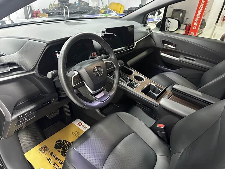 Фото 7 - Toyota Sienna