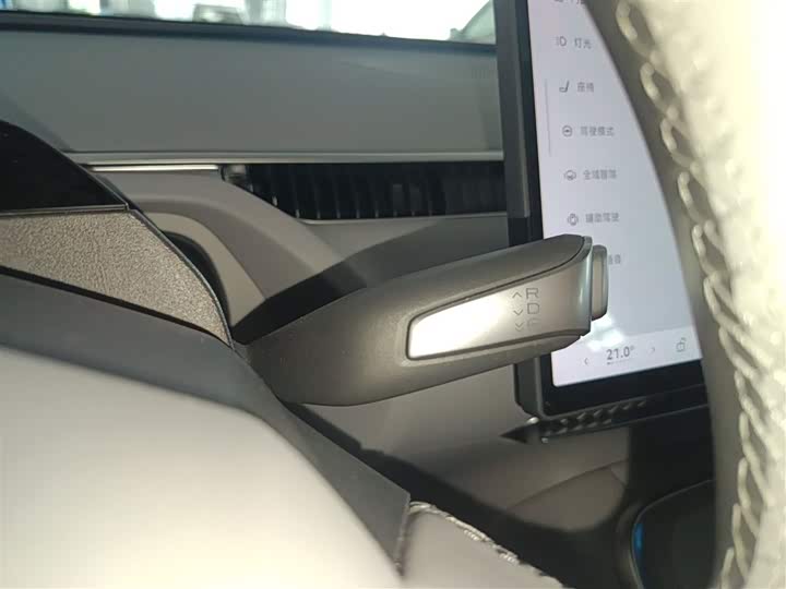 Фото 7 - XPeng Mona M03