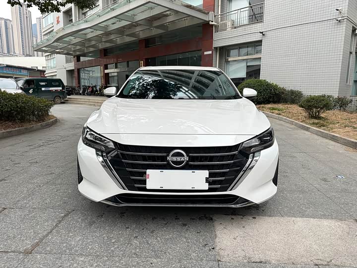 Фото 2 - Nissan Sylphy