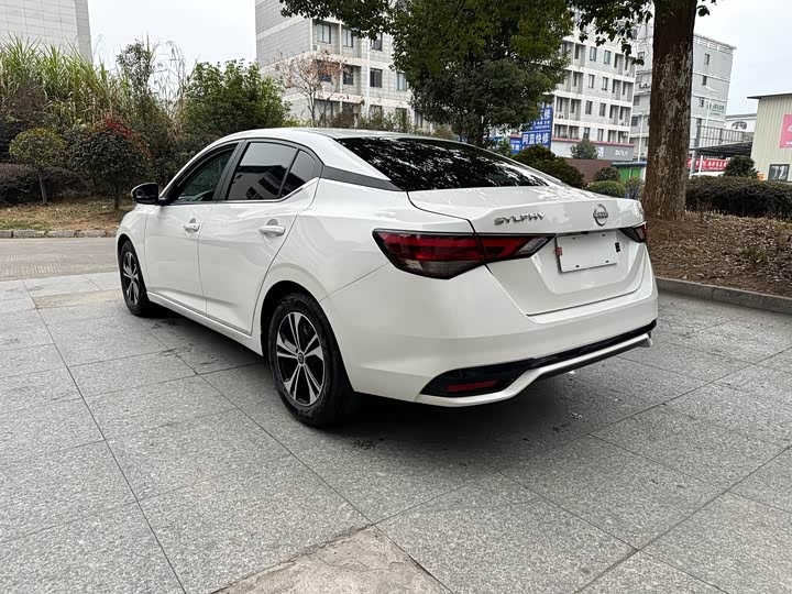 Фото 7 - Nissan Sylphy