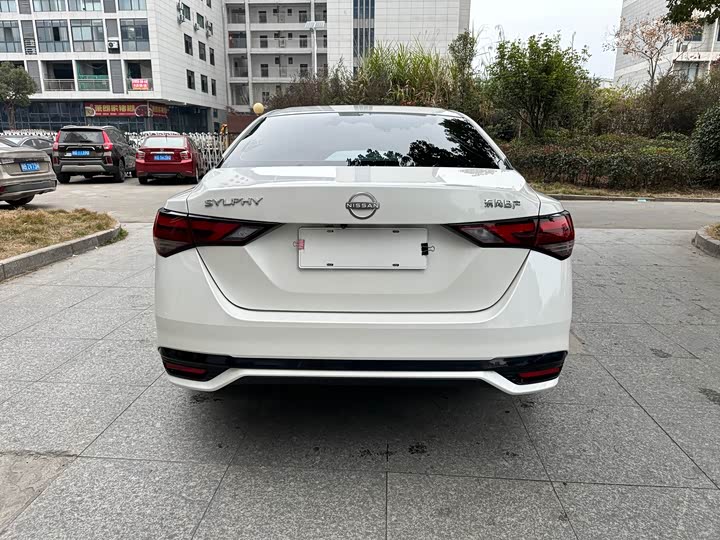 Фото 8 - Nissan Sylphy