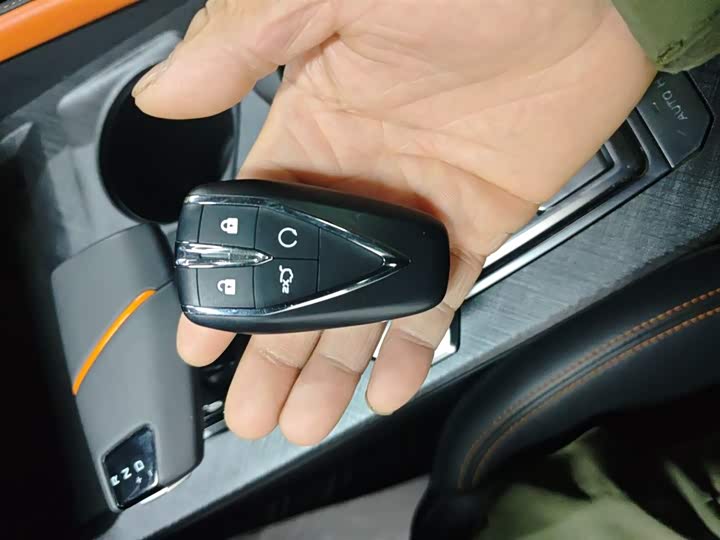 Фото 9 - Changan UNI-V