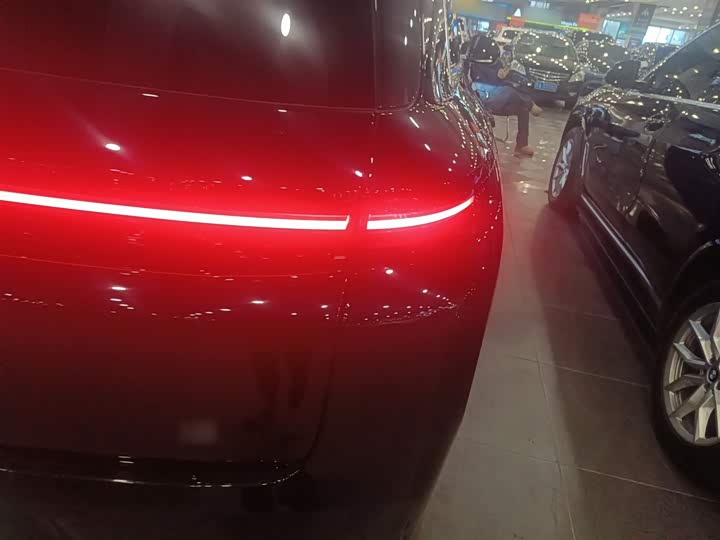 Фото 8 - LiXiang L8