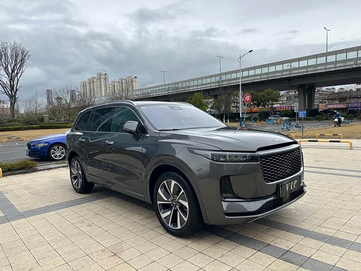 Фото 2 - LiXiang One