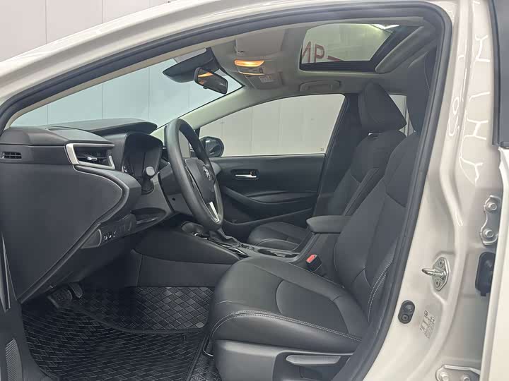 Фото 4 - Toyota Corolla