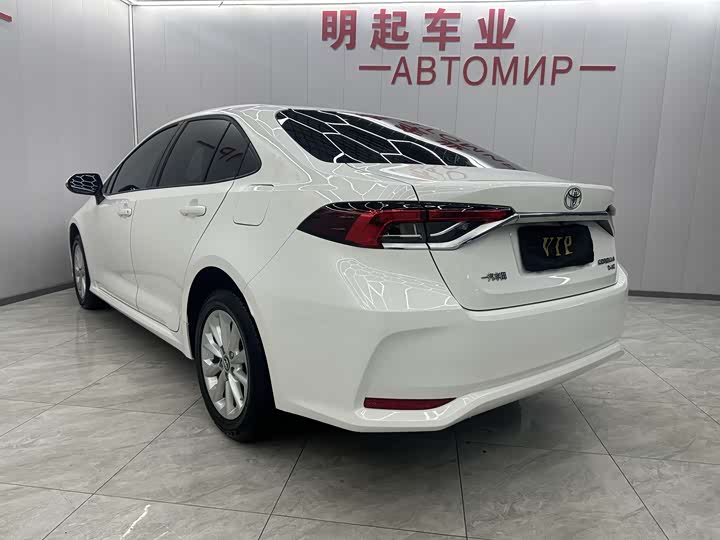 Фото 8 - Toyota Corolla