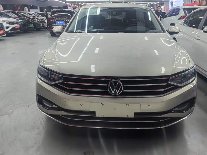 Фото 2 - Volkswagen Magotan